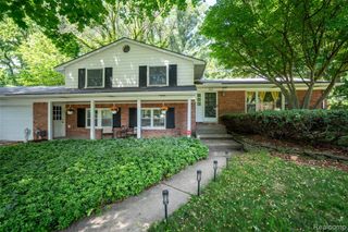 6826 Spruce Drive, Bloomfield Hills, MI 48301