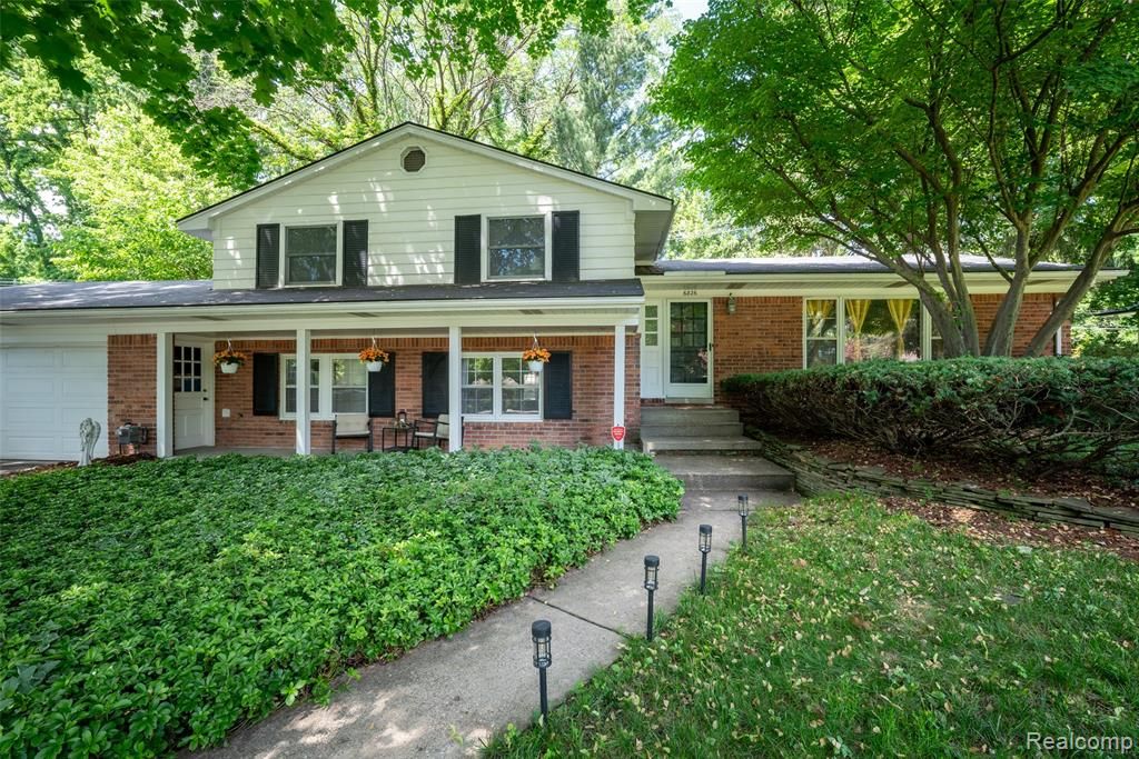 6826 Spruce Drive, Bloomfield Hills, MI 48301