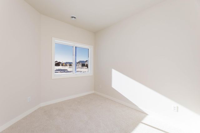 6723 66th Avenue S, Horace, ND 58047