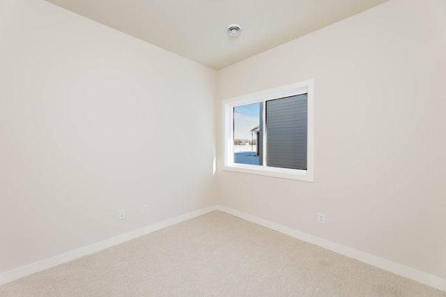 6723 66th Avenue S, Horace, ND 58047