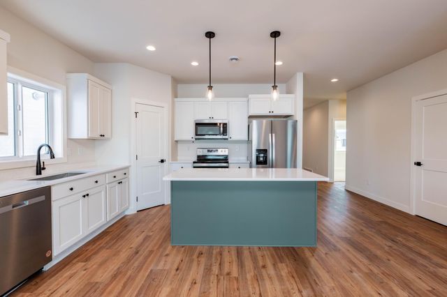 6723 66th Avenue S, Horace, ND 58047