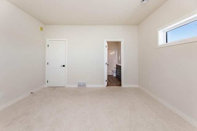 6723 66th Avenue S, Horace, ND 58047