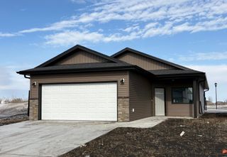 6723 66th Avenue S, Horace, ND 58047