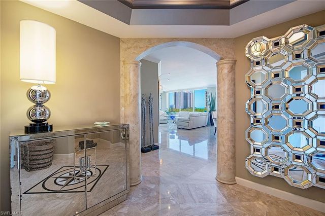8990 Bay Colony DR 403, Naples, FL 34108