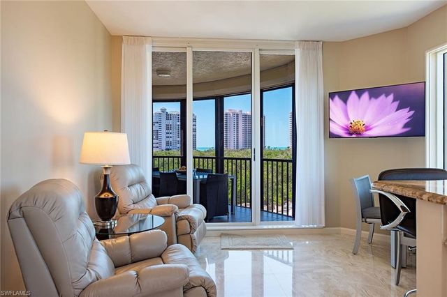 8990 Bay Colony DR 403, Naples, FL 34108