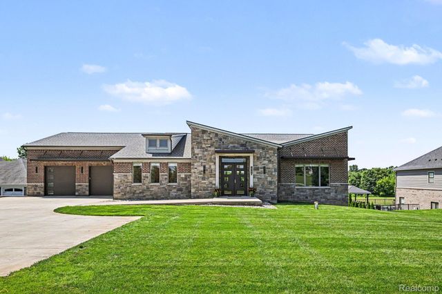 2943 Sleeth Road, Commerce Charter Township, MI 48382
