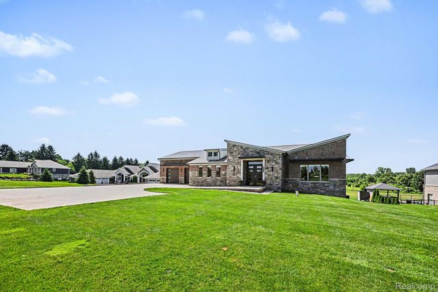 2943 Sleeth Road, Commerce Charter Township, MI 48382