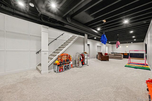 2943 Sleeth Road, Commerce Charter Township, MI 48382