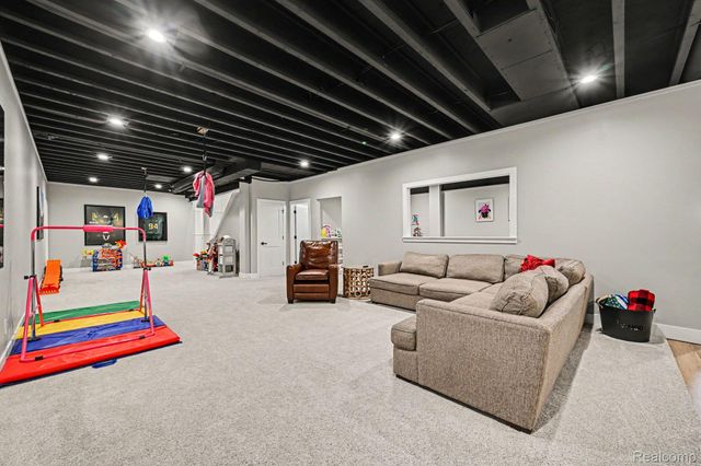 2943 Sleeth Road, Commerce Charter Township, MI 48382