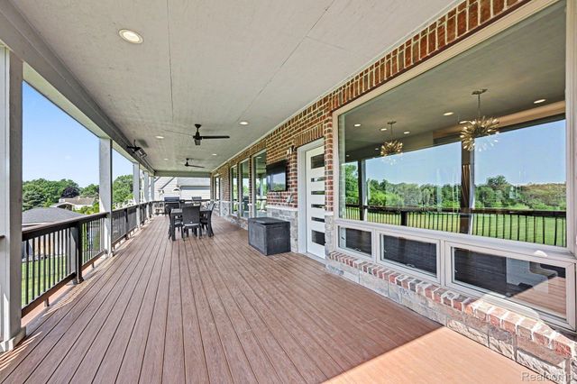 2943 Sleeth Road, Commerce Charter Township, MI 48382