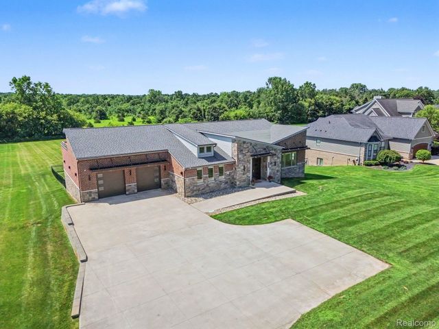 2943 Sleeth Road, Commerce Charter Township, MI 48382