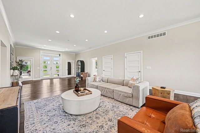 2943 Sleeth Road, Commerce Charter Township, MI 48382