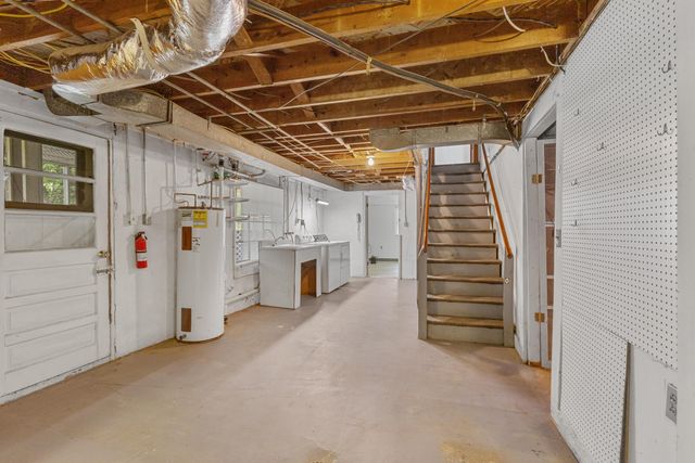 6935 Tinkerdale RD, Roanoke, VA 24019