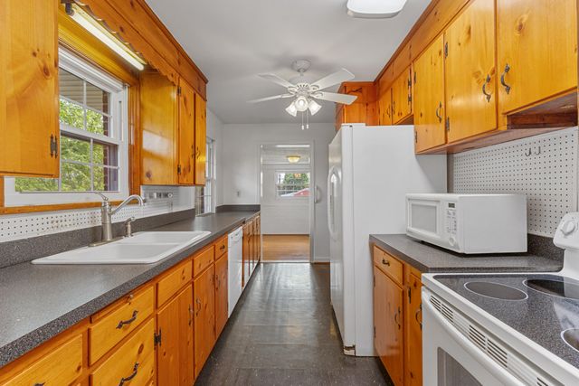 6935 Tinkerdale RD, Roanoke, VA 24019
