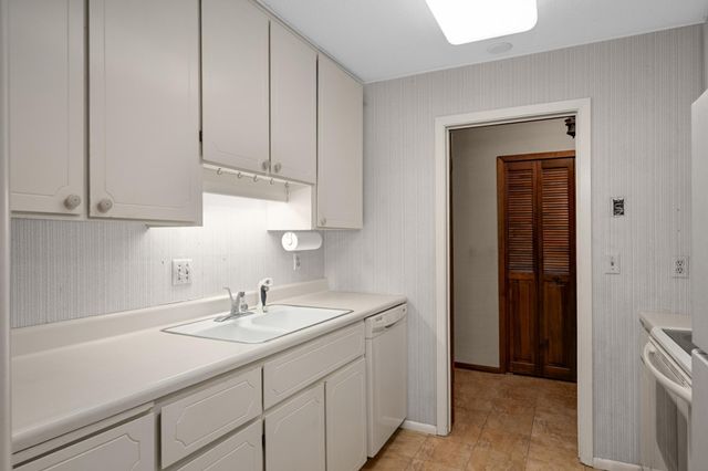 4380 Brookside Court 118, Edina, MN 55436