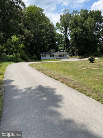 21 ROBSHIRE, Huntingtown, MD 20639