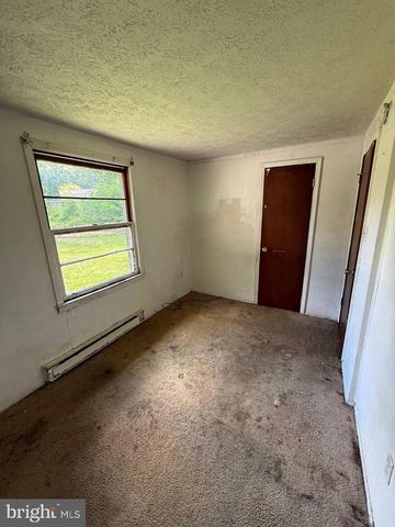 21 ROBSHIRE, Huntingtown, MD 20639