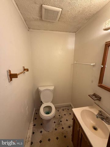 21 ROBSHIRE, Huntingtown, MD 20639