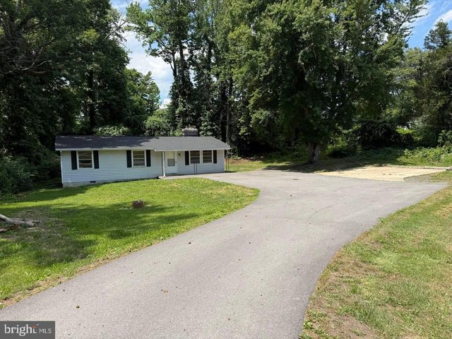 21 ROBSHIRE, Huntingtown, MD 20639