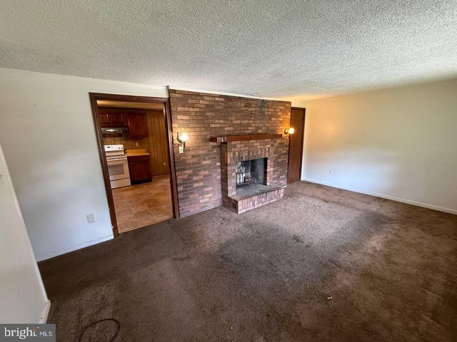 21 ROBSHIRE, Huntingtown, MD 20639