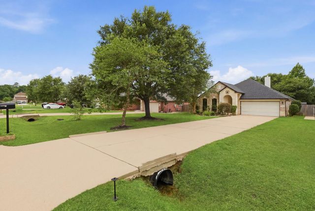 33043 Lois Lane Lane, Magnolia, TX 77354