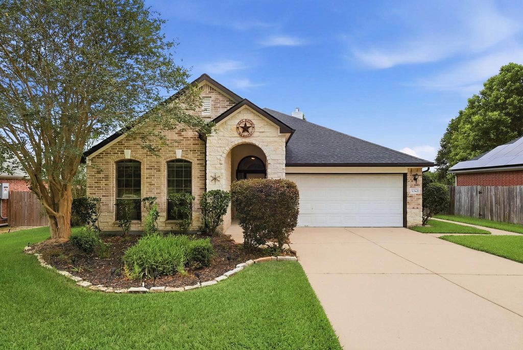 33043 Lois Lane Lane, Magnolia, TX 77354