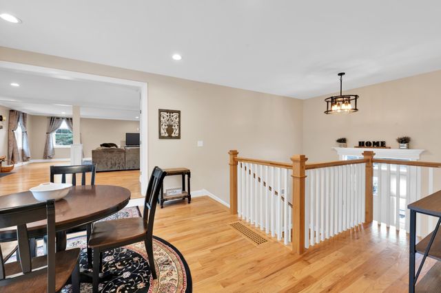 25 Riverview Circle, Litchfield, NH 03052