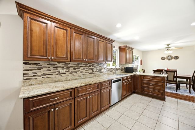 6061 Golfview Drive, Gurnee, IL 60031