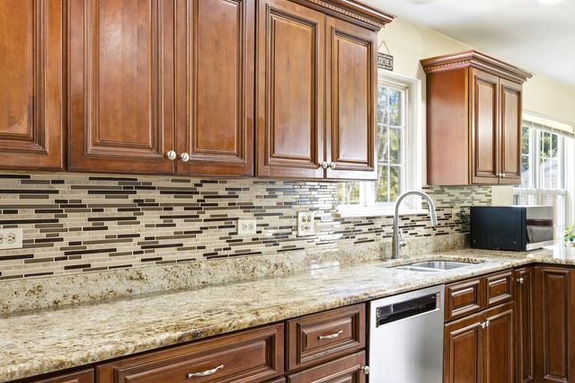 6061 Golfview Drive, Gurnee, IL 60031
