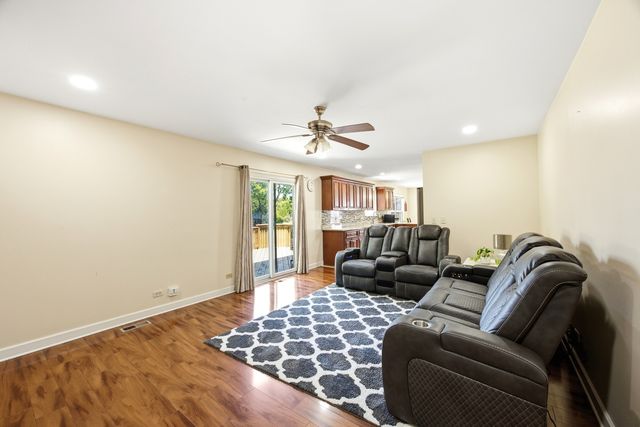 6061 Golfview Drive, Gurnee, IL 60031