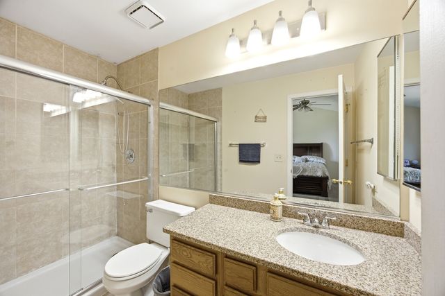 6061 Golfview Drive, Gurnee, IL 60031