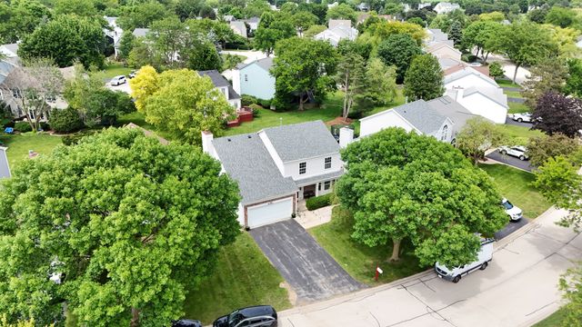 6061 Golfview Drive, Gurnee, IL 60031