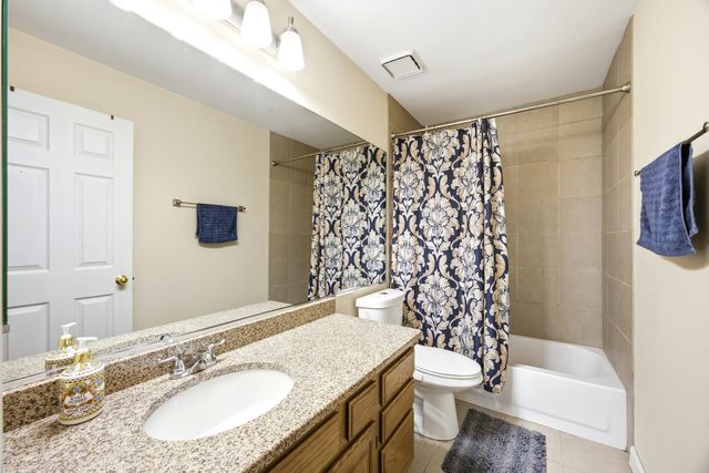 6061 Golfview Drive, Gurnee, IL 60031