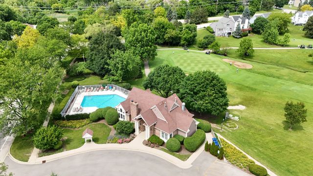 6061 Golfview Drive, Gurnee, IL 60031