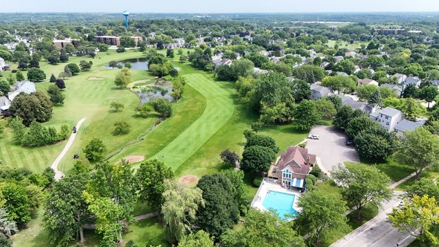 6061 Golfview Drive, Gurnee, IL 60031