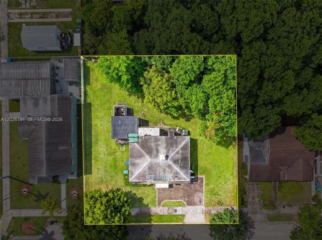 1279 NW 41st St, Miami, FL 33142