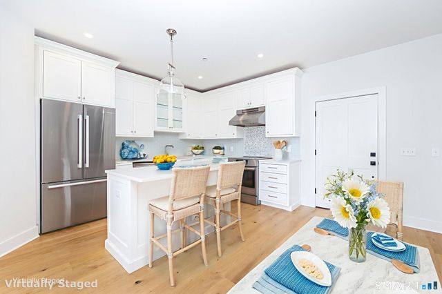 185 Main Street 305, East Lyme, CT 06357