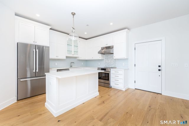 185 Main Street 305, East Lyme, CT 06357