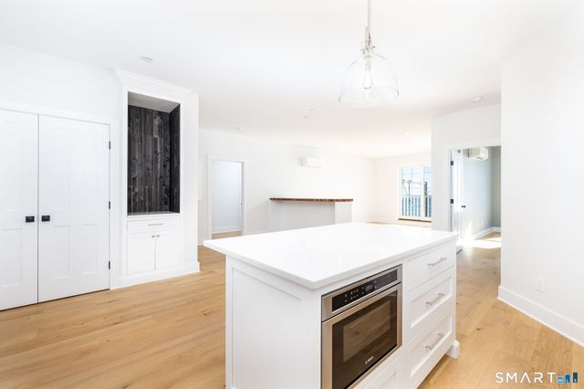 185 Main Street 305, East Lyme, CT 06357