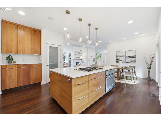 2667 Nw Birkendene St, Portland, OR 97229