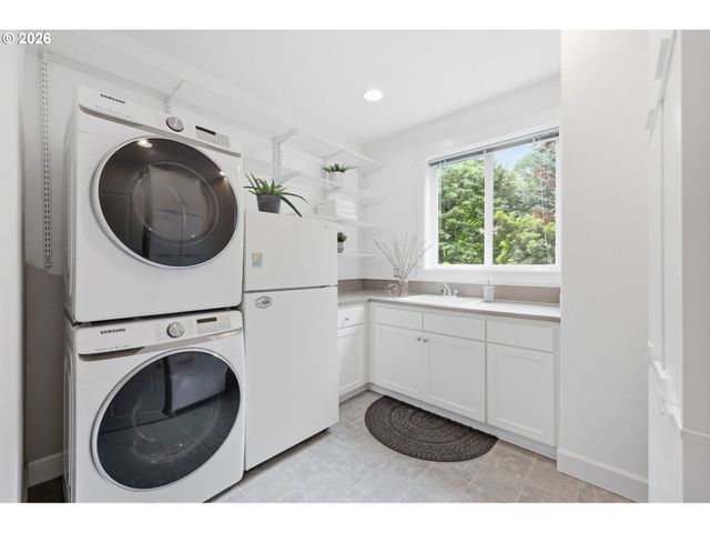 2667 Nw Birkendene St, Portland, OR 97229