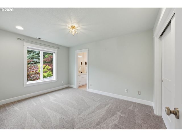 2667 Nw Birkendene St, Portland, OR 97229