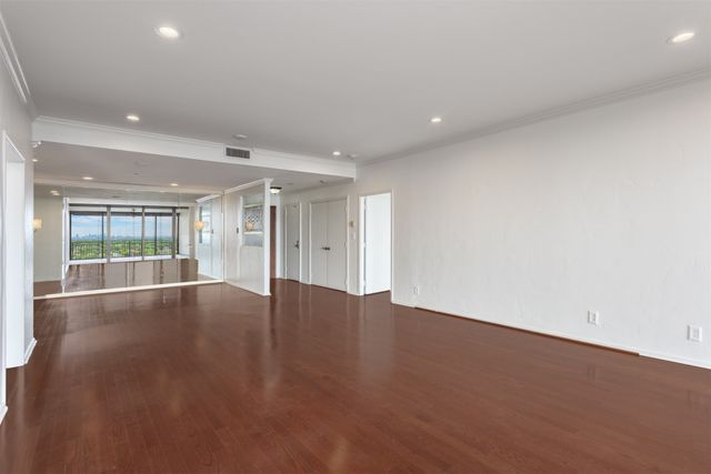 6335 W Northwest Highway 1314, Dallas, TX 75225