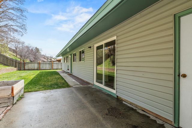 10055 Westbrook Drive, Klamath Falls, OR 97603