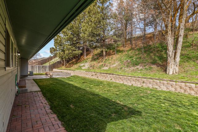 10055 Westbrook Drive, Klamath Falls, OR 97603