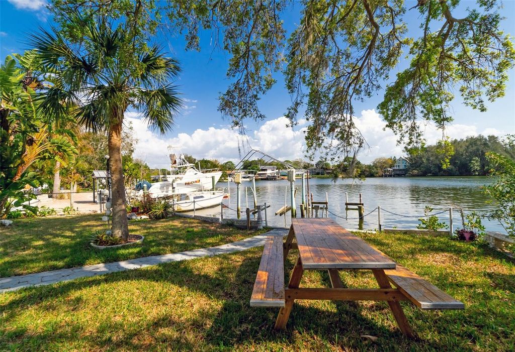 Image 11 of property listing at 6810 SEAVIEW BOULEVARD, Hudson, FL 34667