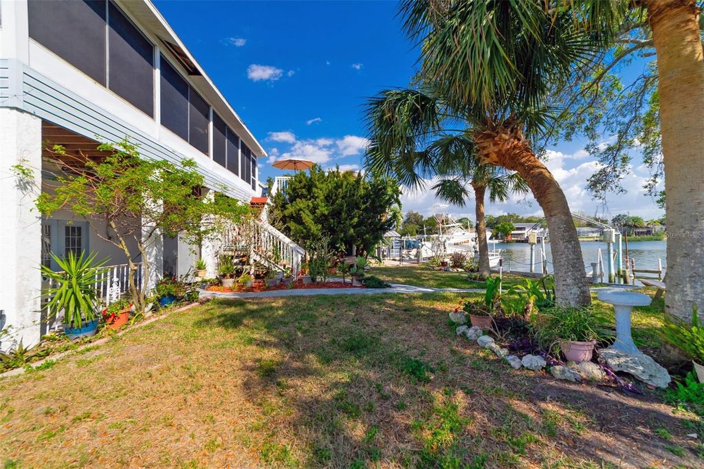 Image 12 of property listing at 6810 SEAVIEW BOULEVARD, Hudson, FL 34667