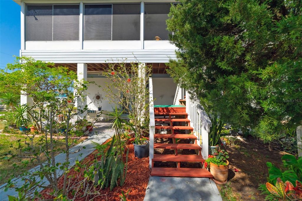 Image 14 of property listing at 6810 SEAVIEW BOULEVARD, Hudson, FL 34667