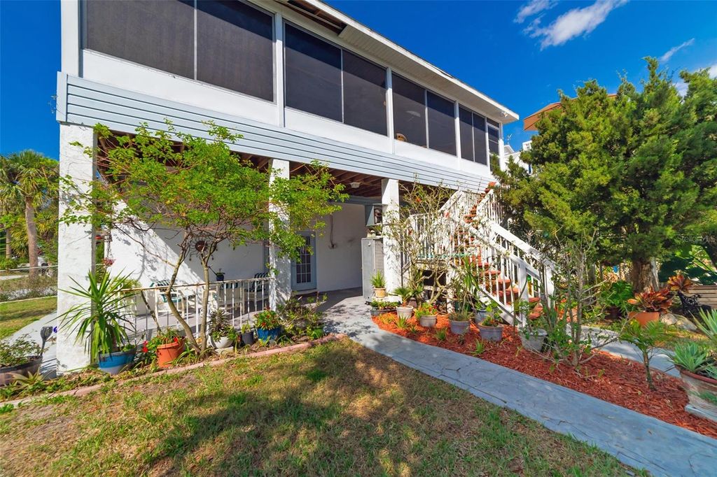 Image 15 of property listing at 6810 SEAVIEW BOULEVARD, Hudson, FL 34667