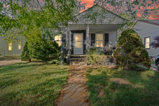 18941 Kingsville Street, Harper Woods, MI 48225